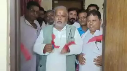 बेन: मंत्री ने विस सूत्री कार्यालय का उद्घाटन किया, प्रखंड कार्यालय में मुख्यमंत्री पारिवारिक लाभ योजना के चेक वितरित