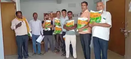 खरीफ फसल धान और ढैचा बीज वितरण का कार्यकर्म ई - किसान भवन सिवान सदर