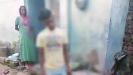 आदित्यपुर गम्हरिया: सालडीह बस्ती में बिजली के खंभे से लटका मिला युवक का शव, पुलिस ने कब्जे में लिया