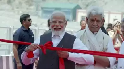 जम्मू में अंजी नदी पर बने भारत के पहले केबल स्टेड रेल पुल अंजी ब्रिज का प्रधानमंत्री  नरेंद्र मोदी ने किया उद्घाटन।