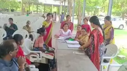 ఆర్మూర్: ఆర్మూర్ లోని వ్యవసాయ మార్కెట్ కమిటీ ఆవరణలో స్నేహ సొసైటీ ఐసిడిఎస్ ఆధ్వర్యంలో దివ్యాంగుల బడిబాట కార్యక్రమం