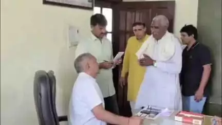 चरखी दादरी: विधायक सुनील सांगवान ने चरखी दादरी में लगाया जनता दरबार, नागरिकों की सुनी समस्याएं