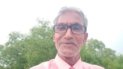 💐मतला और कुछ शेर💐 © - योगेन्द्र 'मधुप' (बाराबंकी उ.प्र.) मित्रों! कृपया! लाइक व कमेंट करें. बहुत आभार होगा.
