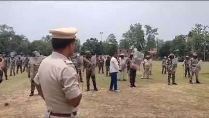 धनबाद/केंदुआडीह: बकरीद को देखते हुए शहर के पुलिस लाइन में मॉक ड्रिल की गई, एसएसपी पहुंचे