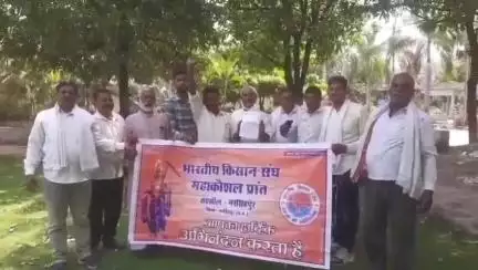 नरसिंहपुर: समर्थन मूल्य पर मूंग और उड़द की खरीदी को लेकर भारतीय किसान संघ ने CM के नाम SDM को कलेक्ट्रेट में सौपा ज्ञापन#jansamasya