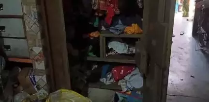 बागपत: गंगा स्नान पर गए परिवार के घर चोरी, चोरों ने 6 लाख के जेवर और नगदी पर किया हाथ साफ, महिला बेहोश