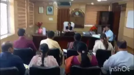 रामगढ़: रामगढ़ समाहरणालय में उपायुक्त ने शिक्षा विभाग के कार्यों की समीक्षा की
