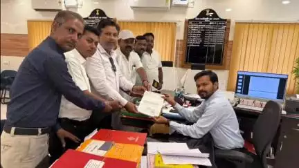 किशनगंज: किशनगंज नगर परिषद में एनजीओ की लापरवाही पर पार्षदों ने डीएम को ज्ञापन सौंपा