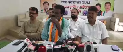 युक्तियुक्तकरण के विरोध में प्रदेश कांग्रेस उपाध्यक्ष बिरेस ठाकुर जी ने कोंडागांव में पत्रकार वार्ता को सम्बोधित किया