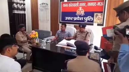मऊ: कमिश्नर और डीआईजी ने शहर कोतवाली का किया निरीक्षण