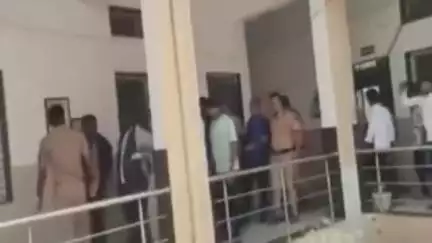 केज: रमाई नगर येथील फेरफार रद्द करण्याची नागरिकांची मागणी, तहसील समोर आत्मदहनाचा प्रयत्न #Jansamasya