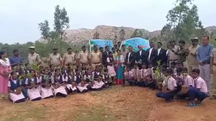 ಮೊಳಕಾಲ್ಮುರು: ಸಕಲ ಜೀವಿ ರಾಶಿಗಳಿಗೂ ಅತಿ ಅವಶ್ಯಕತೆಯ ಪರಿಸರ ಉಳಿಸಿ ಬೆಳೆಸುವುದು ಪ್ರತಿಯೊಬ್ಬರ ಕರ್ತವ್ಯವಾಗಿದೆ:ಪಟ್ಟಣದಲ್ಲಿ ನ್ಯಾಯಾಧೀಶರಾದ ಟಿ.ಕೆ ಪ್ರಿಯಾಂಕ