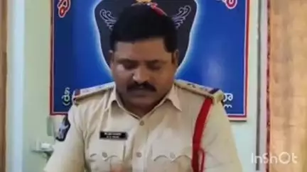 సర్వేపల్లి: చెత్త కుప్పలో నగదు, పోలీసులకు అప్పగించిన వ్యక్తి