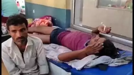 अतर्रा: बिसंडा में बाइक सवार को अज्ञात वाहन ने मारी टक्कर, बाइक में बैठे 2 लोग हुए घायल, जिला अस्पताल किया गया रिफर