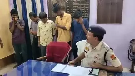 মোহনপুর: চুরি যাওয়া ব্যাটারী সহ পাঁচ চোরকে  গ্রেপ্তার করে পশ্চিম থানার পুলিশ