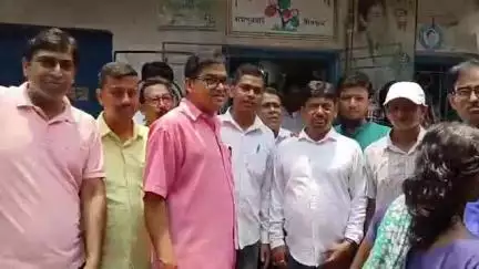 রামপুরহাট ১: শিক্ষক সংগঠনের নেতা প্রলয় নায়েকের বিরুদ্ধে এবার রামপুরহাটে আশীষ ব্যানার্জীর কাছে সরব হলেন শিক্ষক সংগঠনের একাংশ
