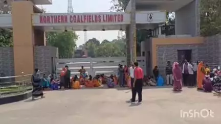 रॉबर्ट्सगंज: कलेक्ट्रेट में डीएम ने बताया, सीमावर्ती एमपी में कोयले का भंडार मिलने से होगा विस्थापन, सोनभद्र पर नहीं होगा कोई प्रभाव
