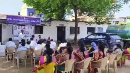 అదిలాబాద్ అర్బన్: బడీడు పిల్లలను తప్పనిసరిగా పాఠశాలలో చేర్పించాలి : బేల ఎంఈవో నర్సింలు సూచన