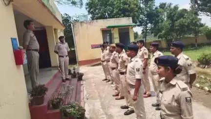 पोठिया: ईद-उल-अजहा बकरीद को लेकर पहाड़कट्टा थाना में SDPO-2 ने पुलिस पदाधिकारियों के साथ की बैठक, दिए आवश्यक दिशा निर्देश