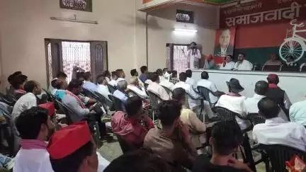 आज शाहजहांपुर जनपद की सभी 6 विधानसभाओं की बूथ स्थलीय समीक्षा मीटिंग हुई। इस मीटिंग के मुख्य अतिथि के रूप में पूर्व विधान परिषद सदस्य, आदरणीय सुनील कुमार सिंह यादव रहे इस मीटिंग की अध्यक्षता हमारे जनपद के जिला अध्यक्ष तनवीर खान साहब ने की एव