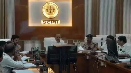 इटावा: कलेक्ट्रेट सभागार में DM की अध्यक्षता में अभियोजन कार्यों की समीक्षा बैठक आयोजित, दिए गए दिशा निर्देश