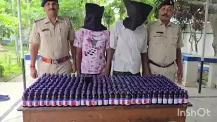 মানিকচক: পঁচিসা এলাকায় অভিযান চালিয়ে বিপুল পরিমাণে অবৈধ ফেনসিডিল সহ দুইজনকে গ্রেপ্তার করল মানিকচক থানার পুলিশ।