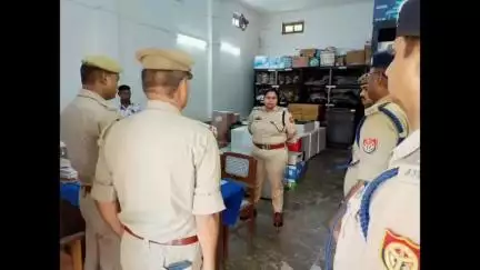 अमेठी: अमेठी में पुलिस अधीक्षक ने शुक्रवार को परेड की ली सलामी, पुलिस लाइन का किया निरीक्षण