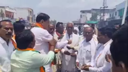 कळमनूरी: शासनाने आदिवासी समाजाच्या न्याय हक्कासाठी स्वतंत्र आयोग स्थापन करण्याचा निर्णय घेतल्याने कळमनुरी जल्लोष