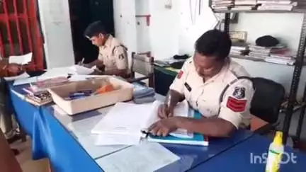 धमतरी: आमदी में जुआ खेल रहे 4 जुआरियों पर अर्जुनी थाना पुलिस ने की वैधानिक कार्रवाई