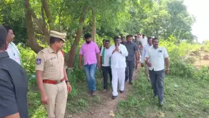 ధర్మారం: నామాపూర్ జక్కంకుంట చెరువును పరిశీలించిన ధర్మపురి ఎమ్మెల్యే అడ్డూరి లక్ష్మణ్ కుమార్