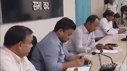 नवादा: समाहरणालय सभाकक्ष में जनता दरबार में सुनी गई जन समस्याएँ, कई मामलों का हुआ त्वरित निष्पादन
