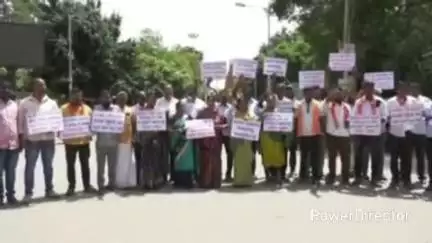 ಚಾಮರಾಜನಗರ: ಆರ್ ಸಿಬಿ ಅಭಿಮಾನಿಗಳ ಸಾವು ಪ್ರಕರಣ: ನಗರದಲ್ಲಿ ಸಿಎಂ, ಡಿಸಿಎಂ ರಾಜೀನಾಮೆಗೆ ಆಗ್ರಹಿಸಿ ಬಿಜೆಪಿ ಪ್ರತಿಭಟನೆ
