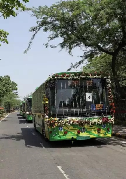 दिल्ली में शुरू हुईं 200 नई ई-बसें 'देवी', पीएम मोदी ने दिखाई हरी झंडी