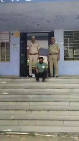 डीग: सदर थाना पुलिस ने गांव खोहरी हत्याकांड के ₹5 हजार के इनामी बदमाश को पूंछरी गोवर्धन परिक्रमा मार्ग से किया गिरफ्तार