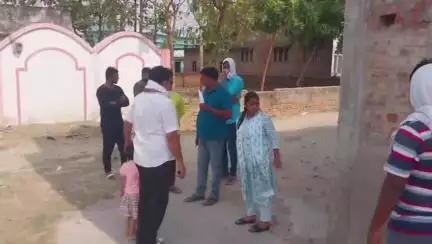 सगड़ी: जीयनपुर में कुर्बानी के अवशेषों की डंपिंग के लिए खोदे गए गड्ढे से निकली बदबू, लोग हुए परेशान, गड्ढे को कराया गया बंद