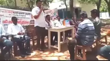 నార్కెట్​పల్లి: ప్రభుత్వ పాఠశాలల్లో నాణ్యమైన విద్య లభిస్తుంది: మండల కాంగ్రెస్ పార్టీ అధ్యక్షుడు బత్తుల ఉషయ్య