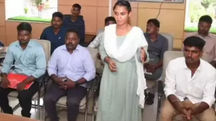 இராமநாதபுரம்: காவலர்களின் வாரிசுகள் 27 பேருக்கு எஸ் பி அலுவலகத்தில் பணி ஆணையை எஸ் பி வழங்கினார்