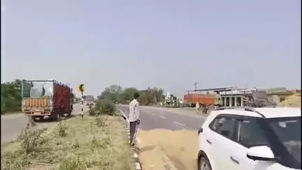 ਰੂਪਨਗਰ: ਕੀਰਤਪੁਰ ਸਾਹਿਬ ਕੁੱਲੂ ਮਨਾਲੀ ਮੁੱਖ ਮਾਰਗ ਤੇ ਪਿੰਡ ਮੱਸੇਵਾਲ ਵਿਖੇ ਸੜਕ ਤੇ ਲੱਗੇ ਤੂੜੀ ਦੇ ਟਾਲ ਦੇ ਰਹੇ ਹਨ ਹਾਦਸਿਆਂ ਨੂੰ ਸੱਦਾ #Jansamasya