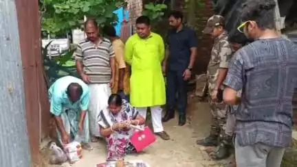 গাজোল: বৈড়গাছি ২ নং গ্রাম পঞ্চায়েত একলক্ষী বুথে 15 টিন ফিন্যান্সের অর্থ তহবিল থেকে ঢালাই রাস্তার কাজ শুভ উদ্বোধন হয়