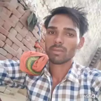 कासगंज: गूधरागंज गांव में बाइक सवार दो लोगों को ट्रैक्टर ने मारी टक्कर, एक की मौत, दूसरा घायल, शव पीएम के लिए कासगंज भेजा गया