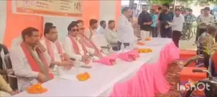 बिंदकी: देवमई कस्बे में 312 दिव्यांगों और बुजुर्गों को दिए गए उपकरण, सांसद नरेश उत्तम पटेल बोले- उपकरणों से जीवन होगा आसान