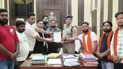 आंवला: आंवला में हिंदू संगठनों ने दी चेतावनी, सीओ को सौंपा ज्ञापन, खुले में कुर्बानी और जुलूस पर रोक की मांग