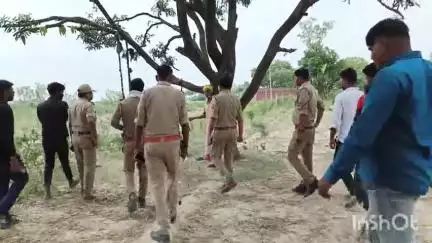 जलालाबाद: गांव प्रेम नगर मजरा बजेड़ा में आम के पेड़ से संदिग्ध अवस्था में लटकता मिला युवक का शव, पुलिस ने पोस्टमार्टम के लिए भेजा