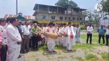 পশ্চিম যোৰহাট: জিলা ক্ৰীড়া সন্থাৰ খেলপথাৰত সদৌ যোৰহাট জিলা ছাত্ৰ সন্থাৰ উদ্যোগত কেন্দ্ৰীয় বিষ্ণুৰাভা দিৱস উদযাপনৰ লাইখুটা স্থাপন