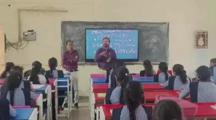గ్రామాల్లో ప్రజలకు అవగాహన కల్పించాలి..పాడేరులో డిగ్రీ కళాశాల విద్యార్థులతో ఎన్ఎస్ఎస్ జిల్లా నోడల్ అధికారి గౌరీ శంకరరావు