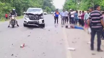 कोंडागांव: दुधगांव NH-30 में भीषण सड़क हादसे में कार की चपेट में आने से बाइक सवार युवक की मौके पर मौत