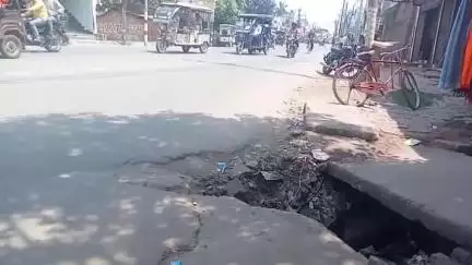 धौरहरा: कस्बा में धर्म कांटे के पास खुला नाला बना जानलेवा जाल, राहगीरों की जान खतरे में – प्रशासन मौन #jansamasya