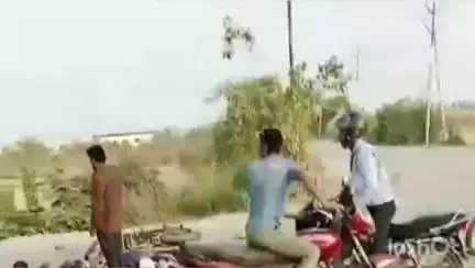 बाजपुर: कोसी कांटा क्षेत्र में तेज रफ्तार डंपर की टक्कर से बाइक सवार महिला की मृत्यु, 2 युवक घायल
