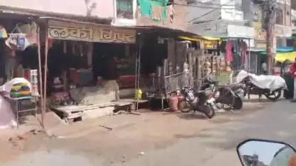 महरौनी: शुक्रवार को साप्ताहिक बंदी के बावजूद महरौनी का बाजार खुला रहा, प्रशासनिक आदेशों की उड़ रही धज्जियाँ