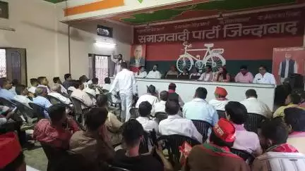 हम सभी समाजवादी कसम खाते हैं। इस तानाशाह गवर्नमेंट बीजेपी को उत्तर प्रदेश से हटाने के लिए एक होकर एक चैनल पर एक प्लेटफार्म पर चलकर समाजवादी पार्टी के बूथ को मजबूत करने का कार्य हम सभी कार्यकर्ता और पदाधिकारी अपनी----------------------------